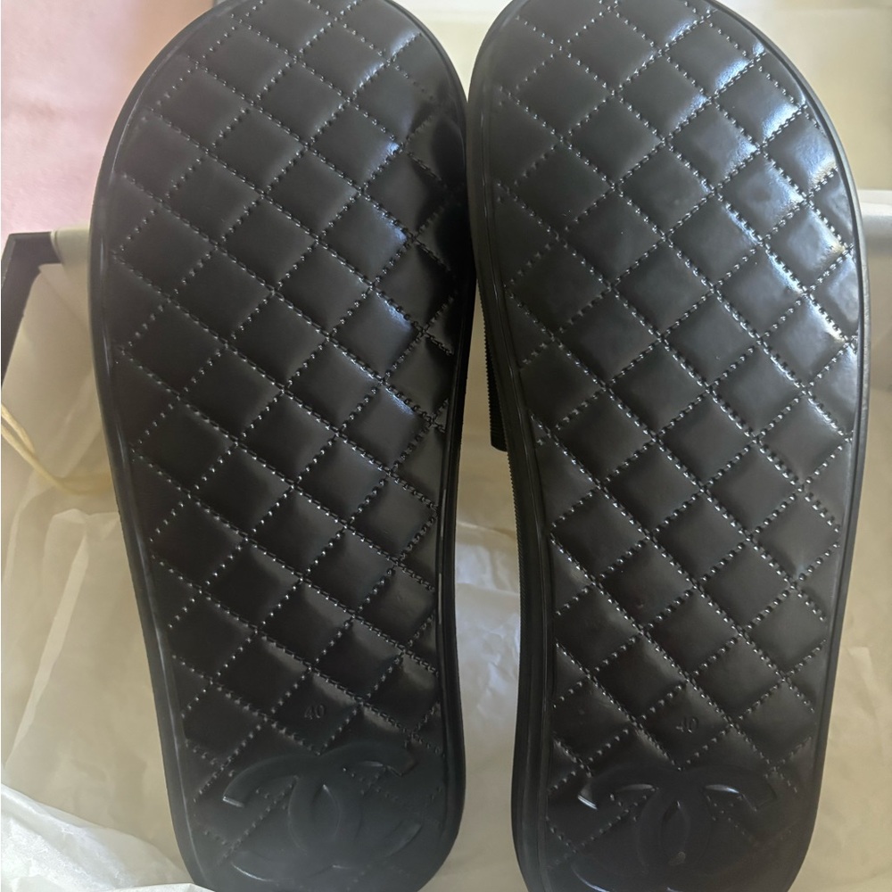 CHANEL Black and Cream Mules with Floral Accent - Picture 3 of 4